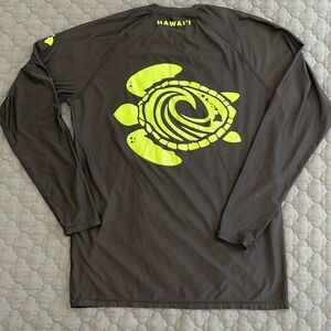 Men’s black rash guard, L